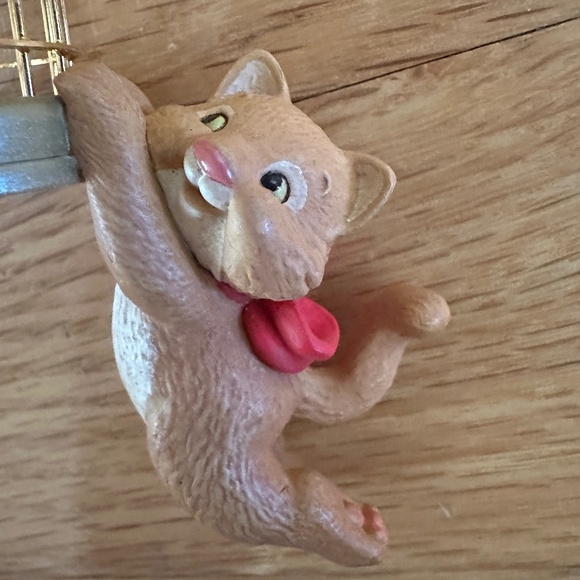 Hallmark Mischievous Kittens Ornament Collectors Series Dated 2000 - Picture 3 of 9